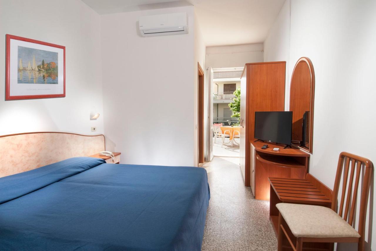 Hotel Holiday 3*