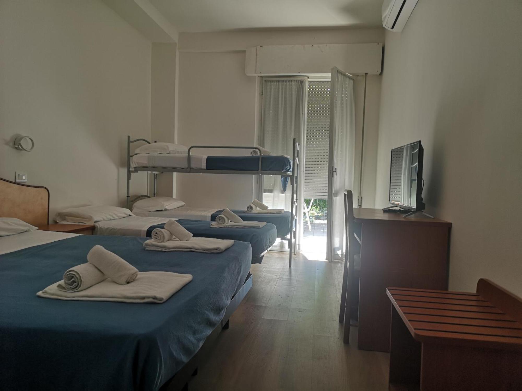 Hotel Holiday