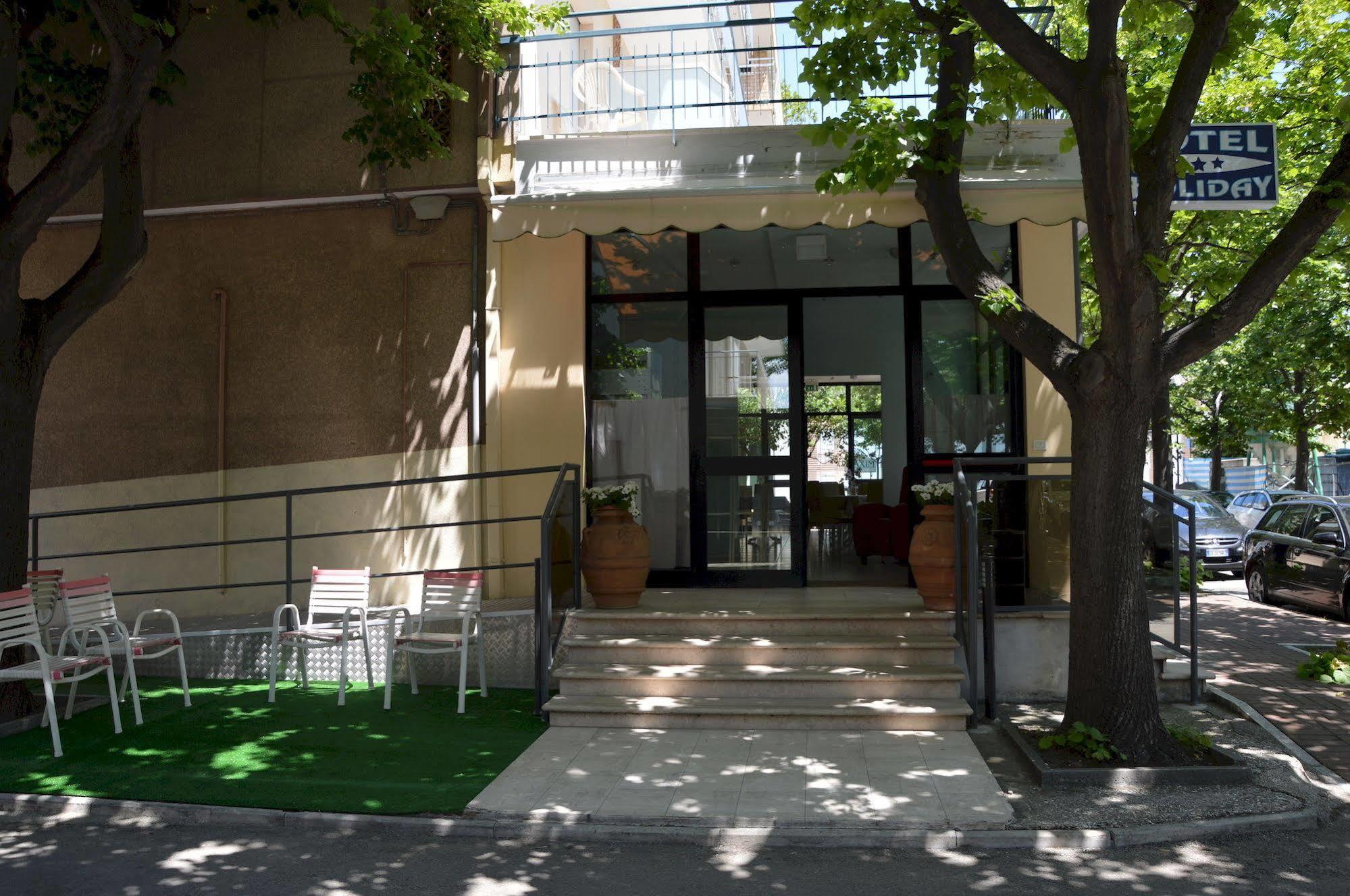 Hotel Holiday 3*